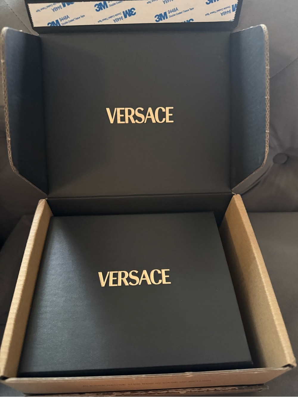 🔥Versace  Calfskin Leather Cream Patent Leather Clutch+ Gold full inclusion 🔥 - Picture 10 of 16